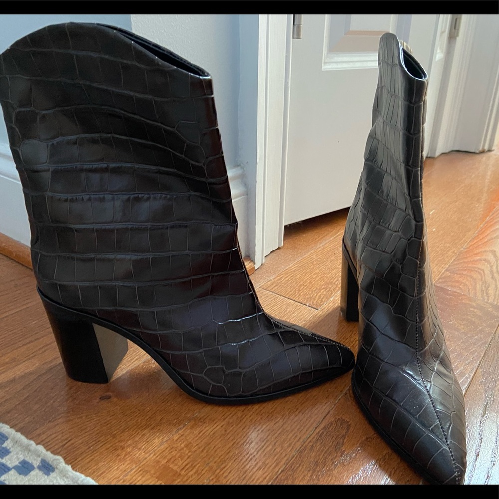 Schutz croc booties